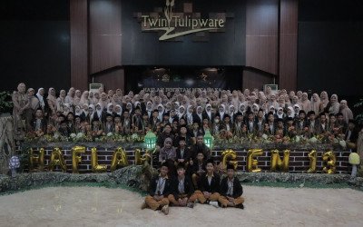 Haflah Ikhtitam MI Cahaya Gen. 13 Berlangsung Khidmat dan Penuh Haru